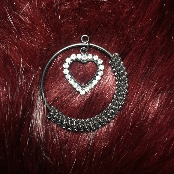 Heart Loop Clear Crystal Pendant - Picture 3 of 4